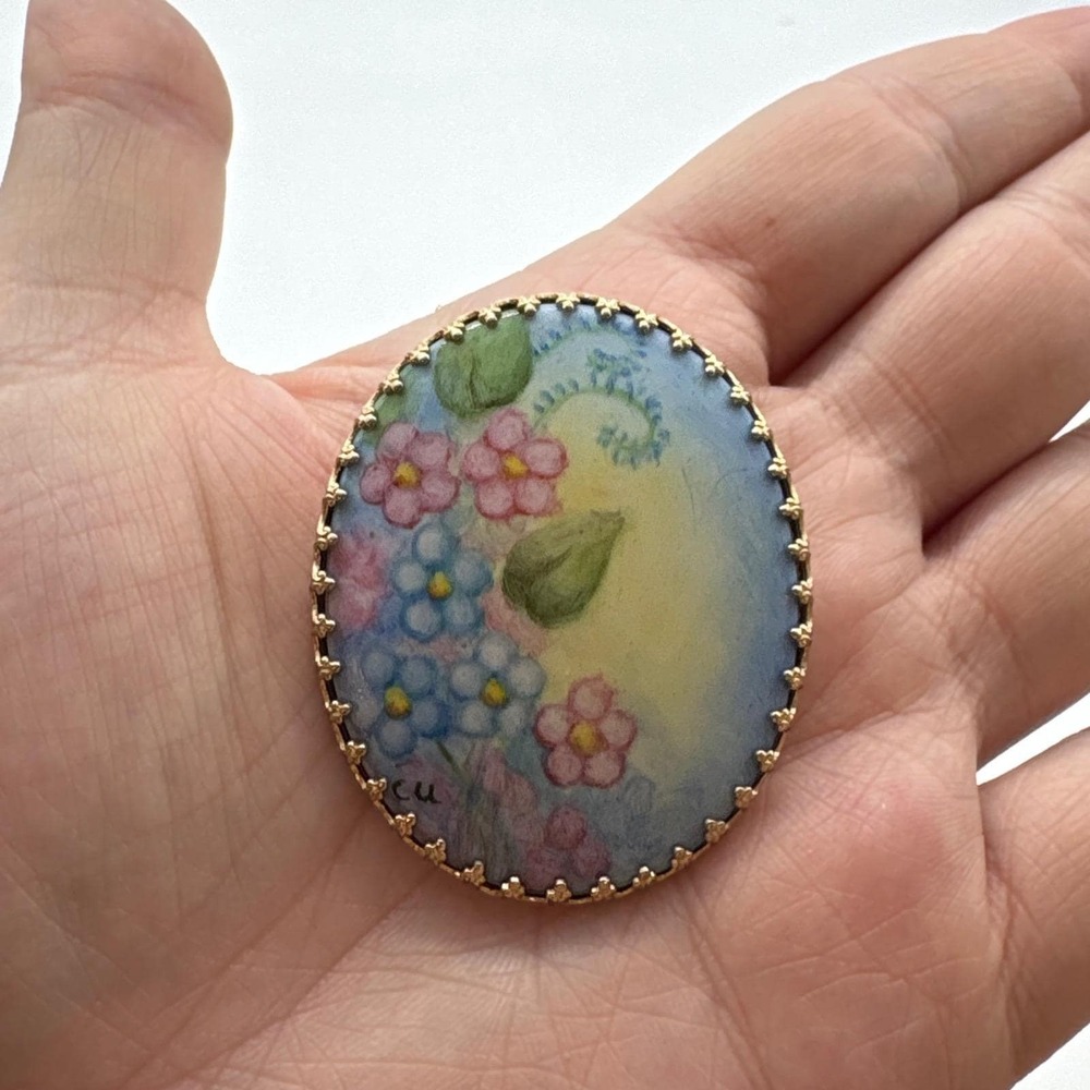 Vintage Hand Painted Porcelain Floral Brooch Gold Tone Oval Pink Blue Pin J187